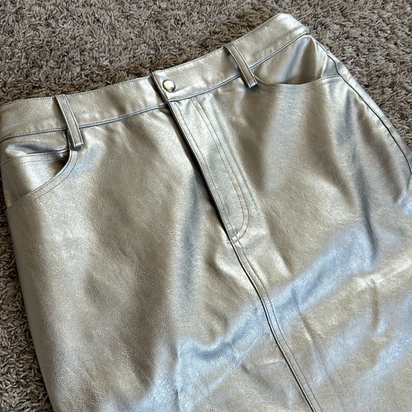 Wayf faux silver leather skirt - Picture 3 of 5
